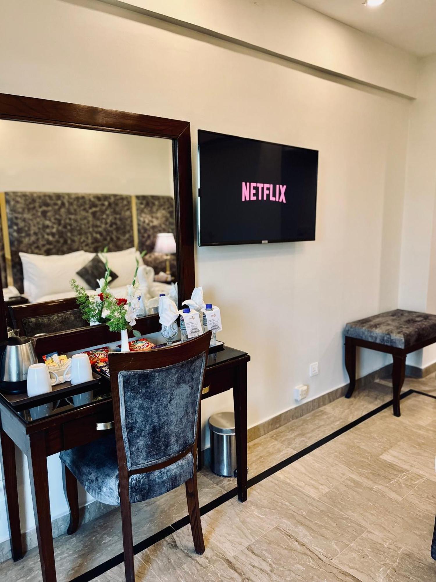 Envoy Continental Hotel Ισλαμαμπάντ Εξωτερικό φωτογραφία
