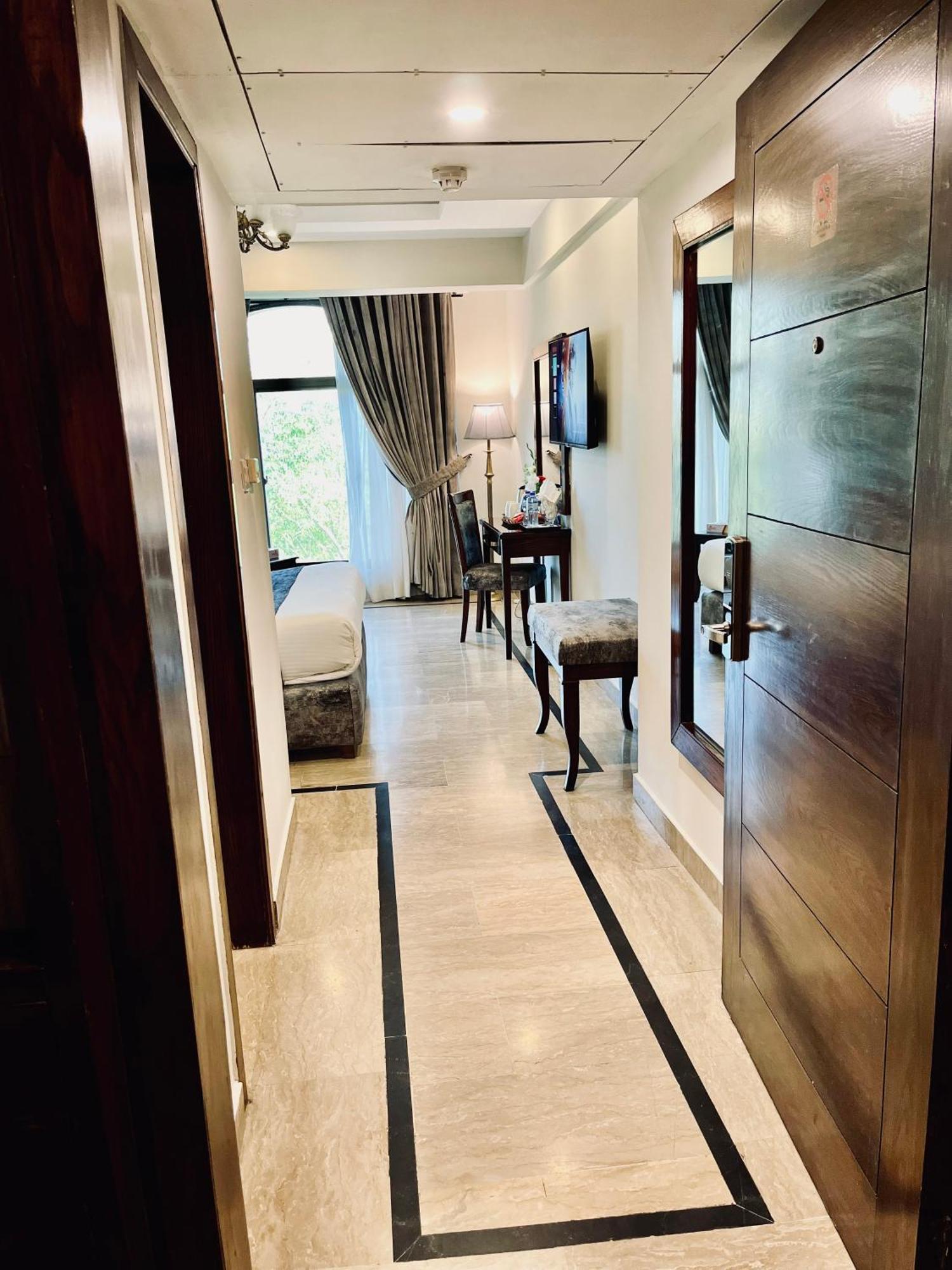 Envoy Continental Hotel Ισλαμαμπάντ Εξωτερικό φωτογραφία