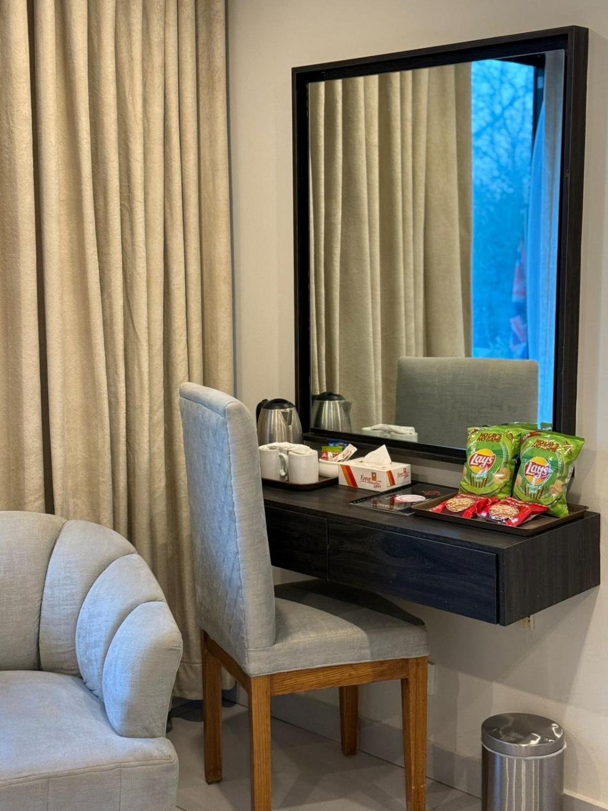 Envoy Continental Hotel Ισλαμαμπάντ Εξωτερικό φωτογραφία