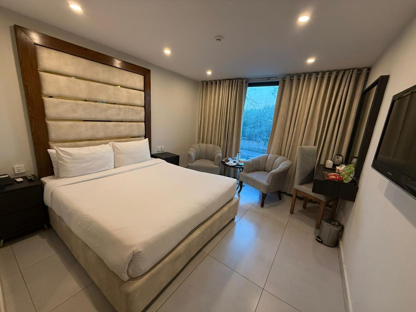 Envoy Continental Hotel Ισλαμαμπάντ Εξωτερικό φωτογραφία